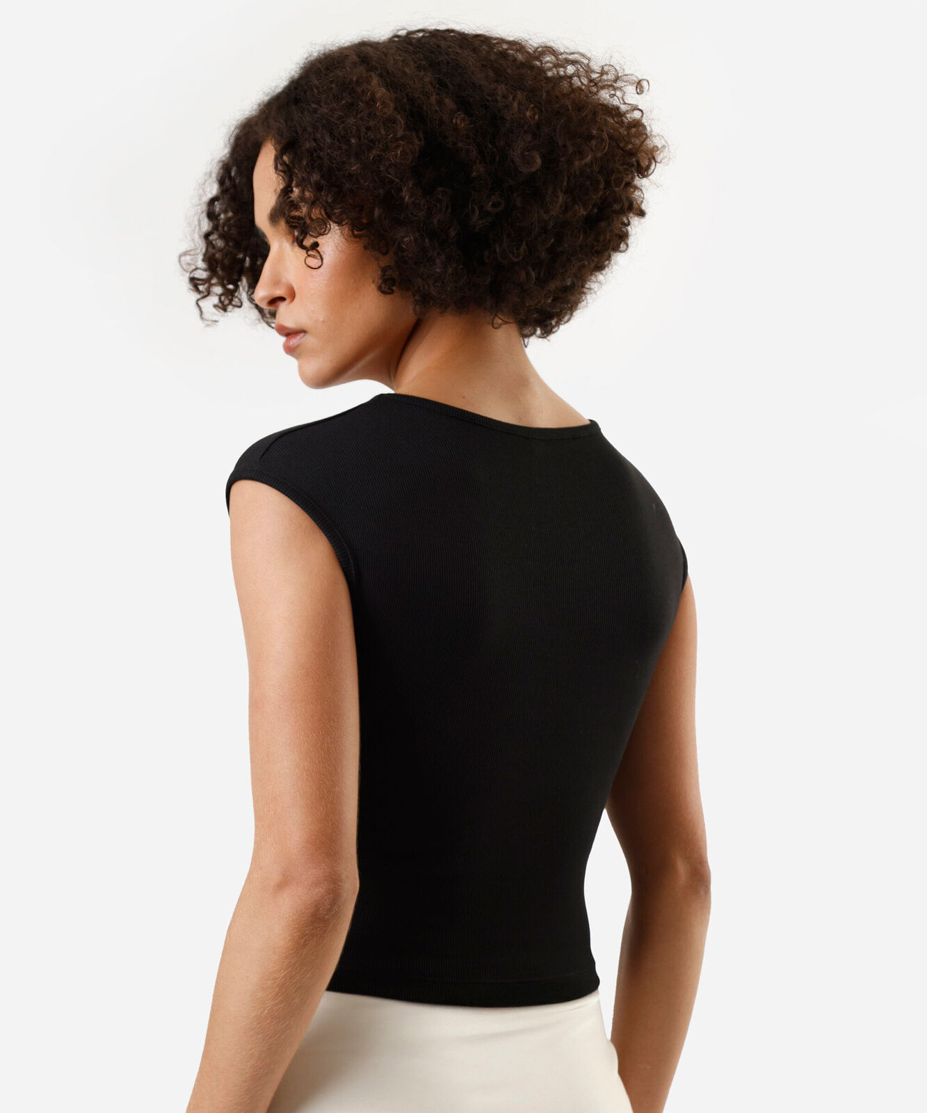 blusa feminina de algodão decote v manga curta canelada preta
