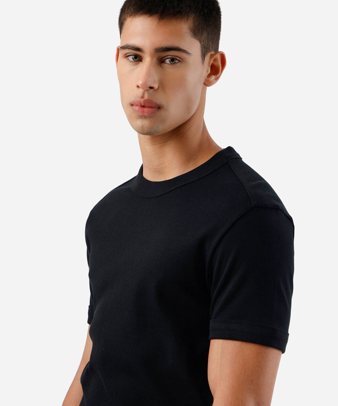 camiseta slim fit masculina de algodão manga curta canelada preta