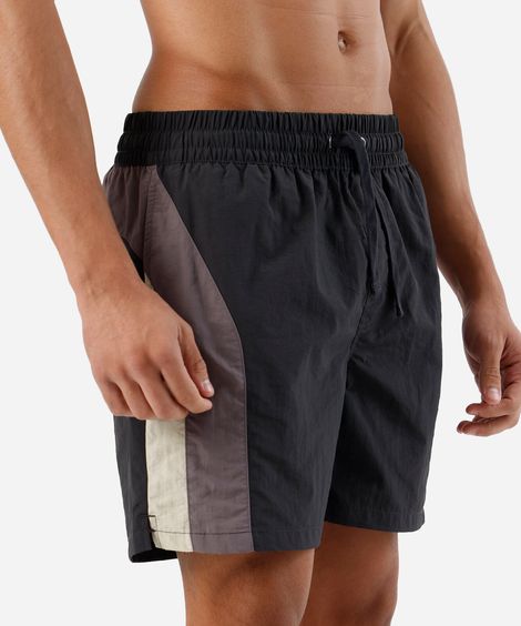 short reto masculino de poliamida com recortes preto
