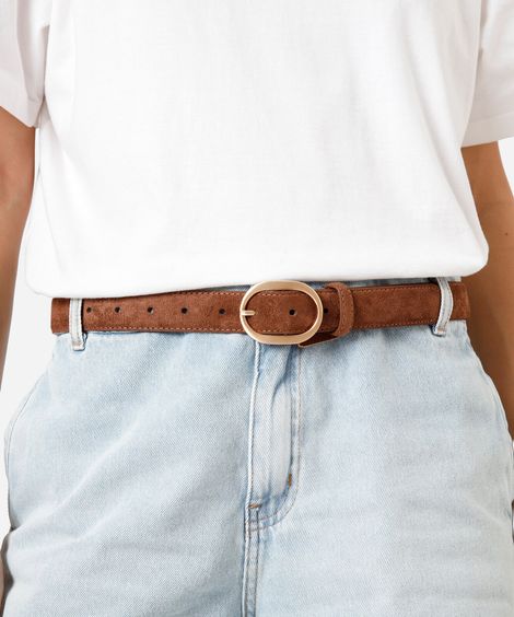 cinto com fivela oval texturizado marrom