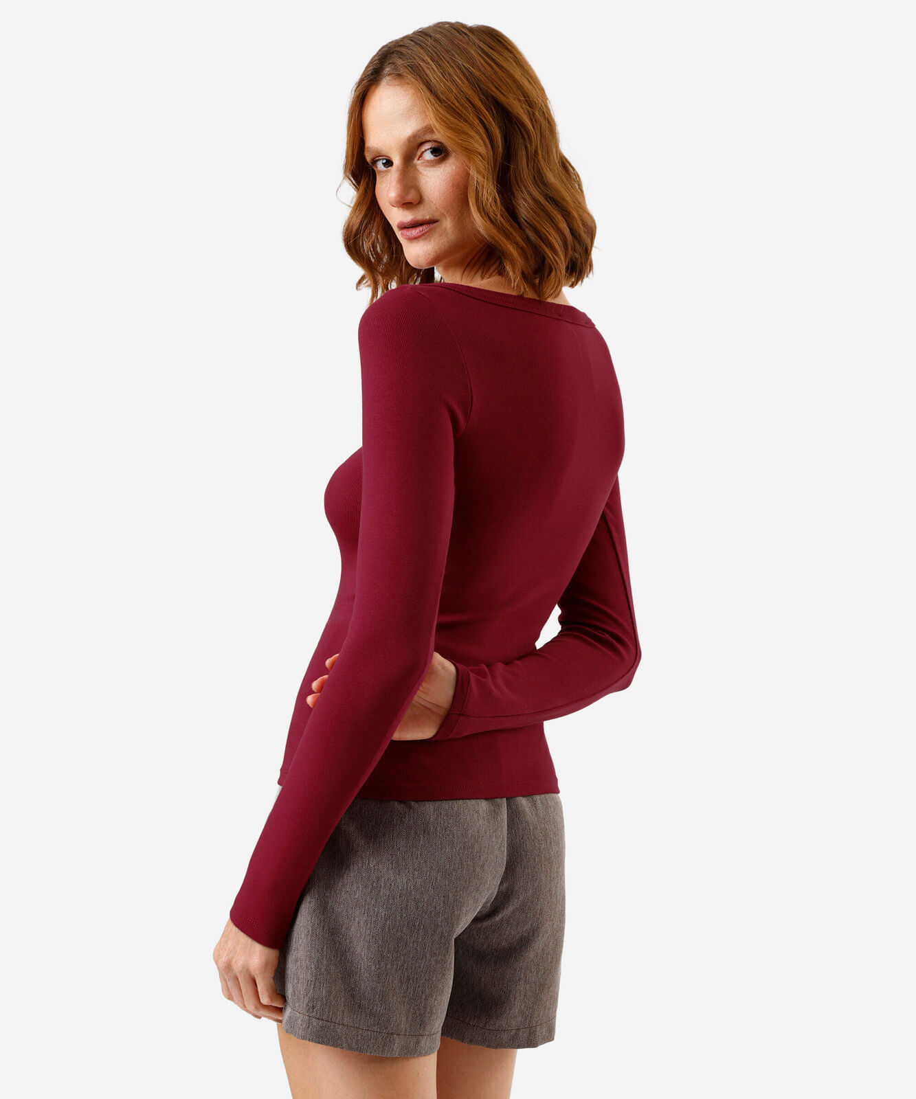 blusa feminina de algodão decote canoa manga longa canelada  vinho