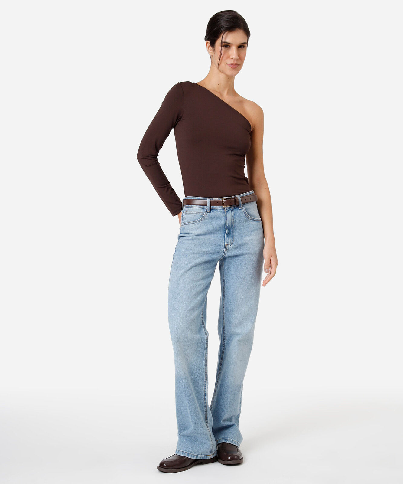 blusa ombro único feminina manga longa marrom