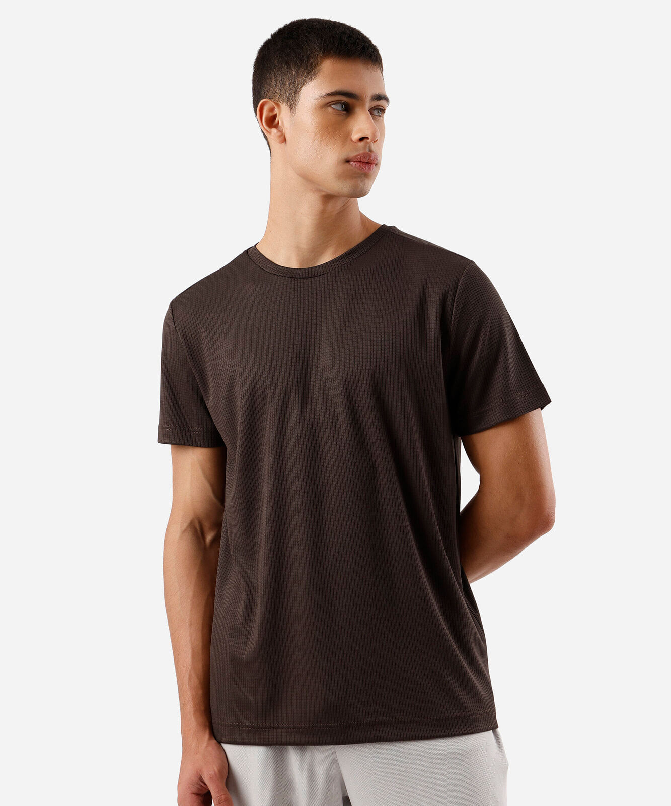 camiseta masculina esportiva quadriculada marrom