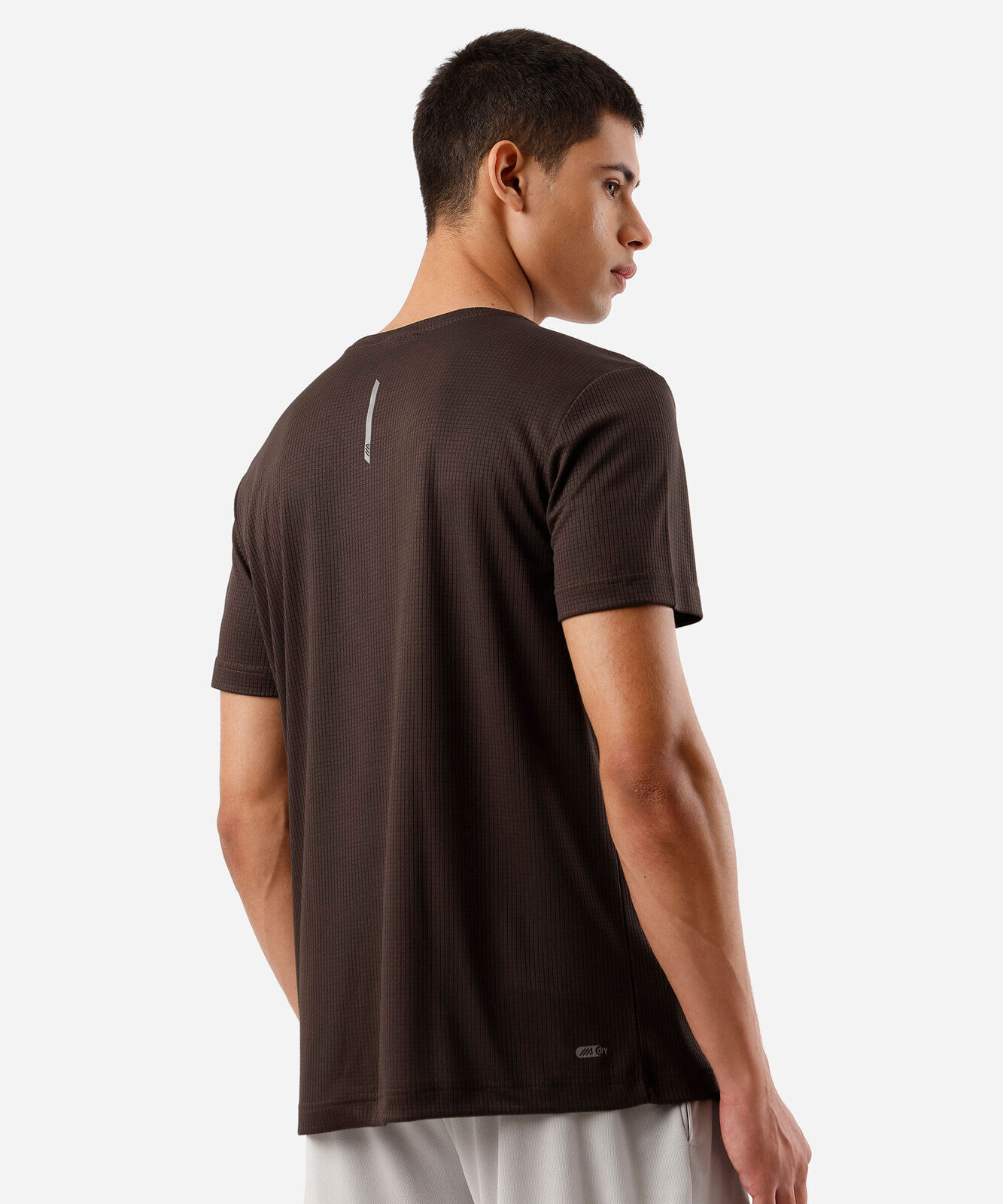 camiseta masculina esportiva quadriculada marrom