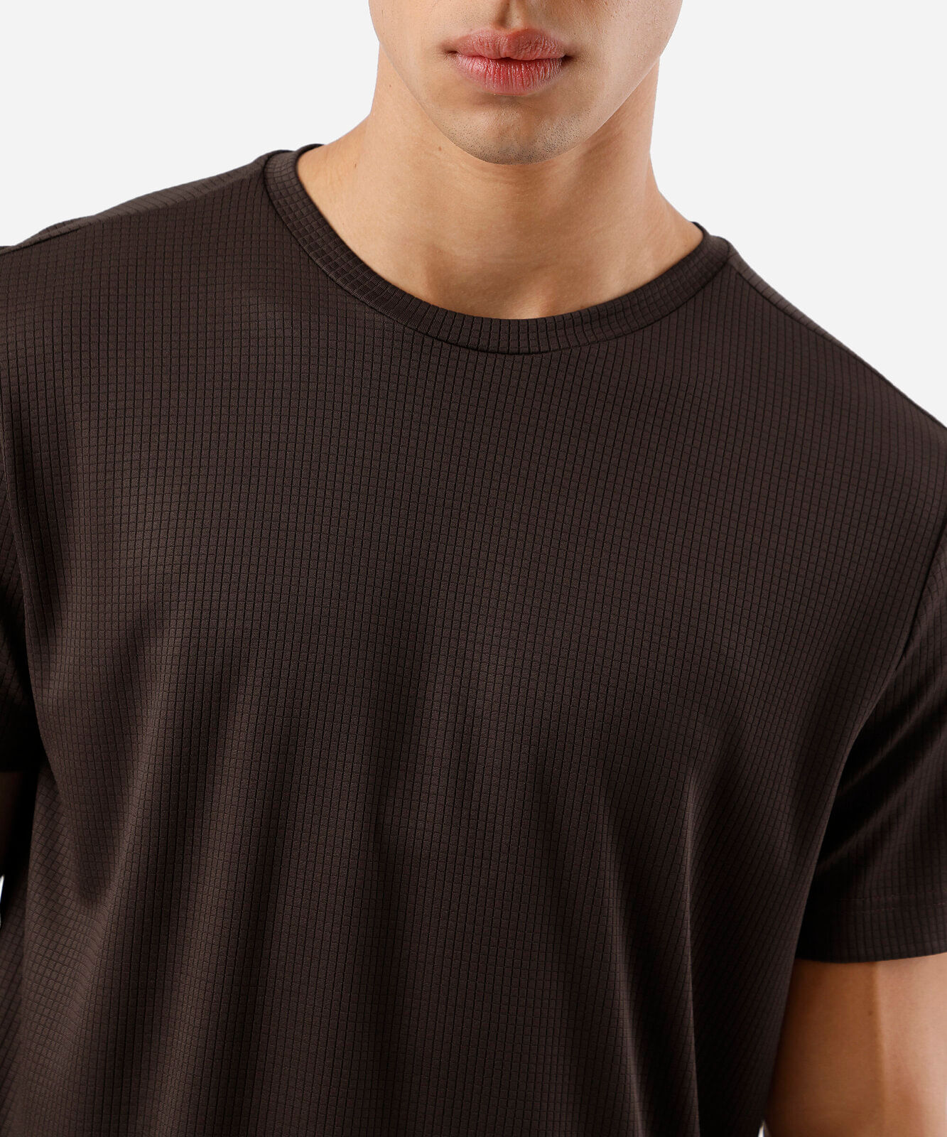 camiseta masculina esportiva quadriculada marrom
