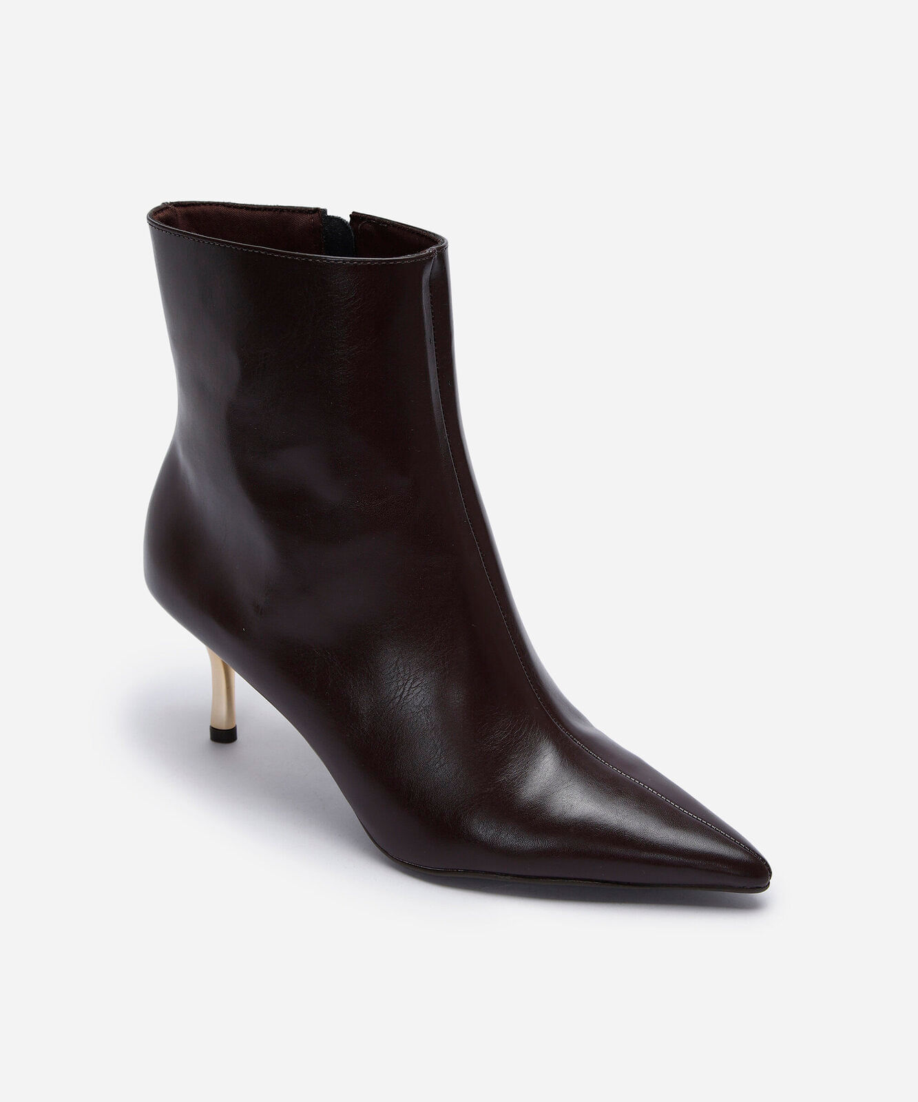 bota feminina cano curto e salto fino marrom