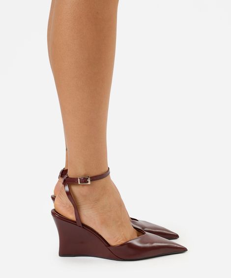 scarpin bico fino anabela vinho