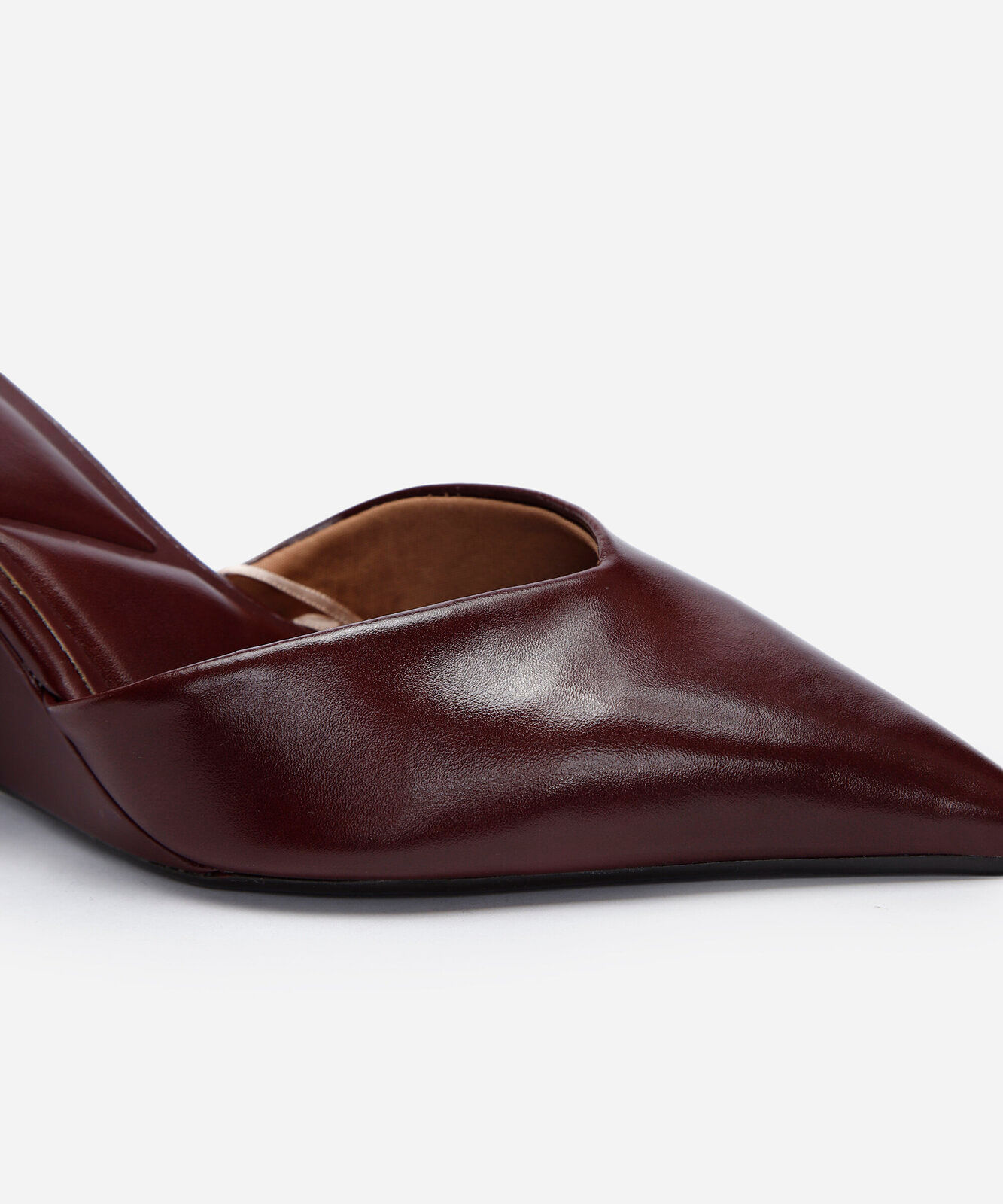 scarpin bico fino anabela vinho