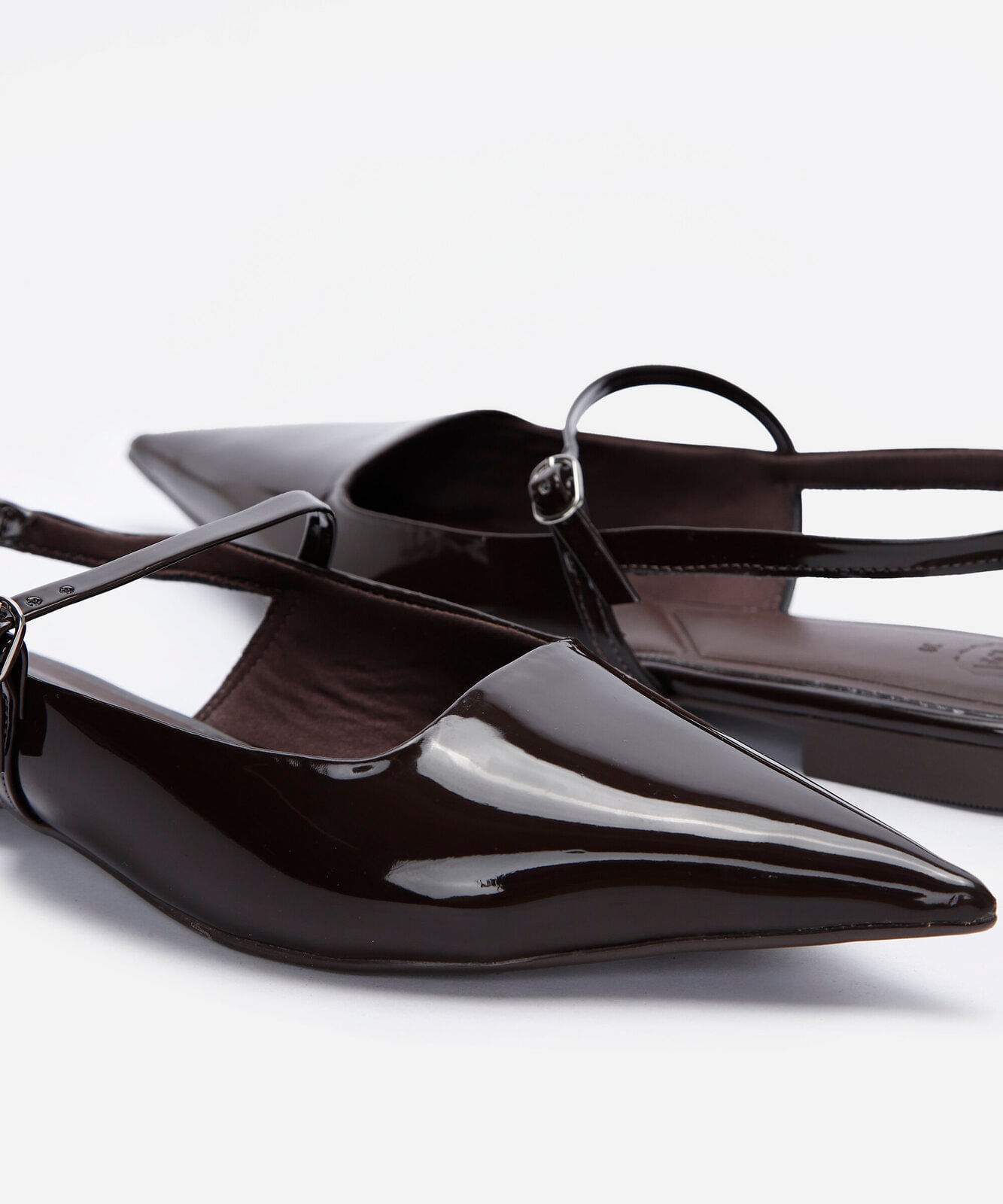 sapatilha slingback bico fino marrom