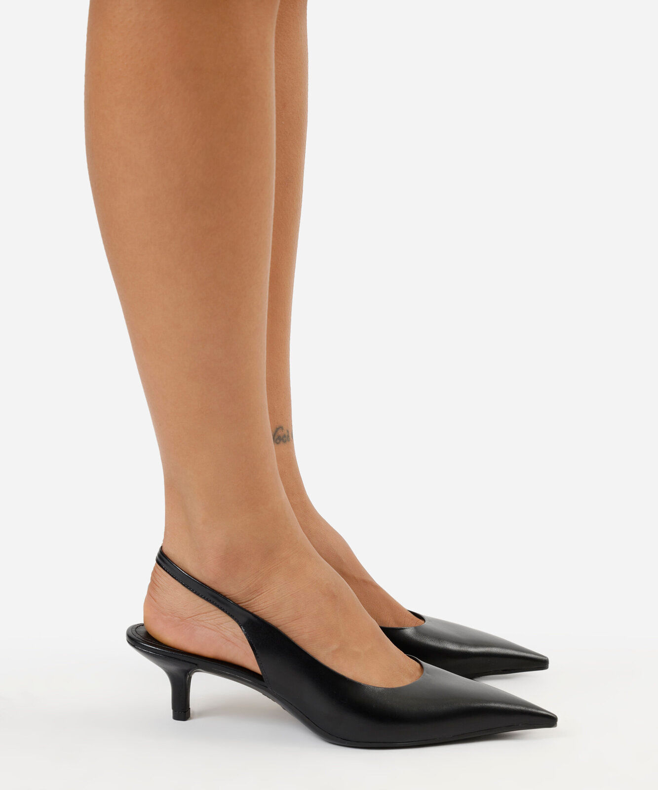 scarpin fino salto baixo oneself preto