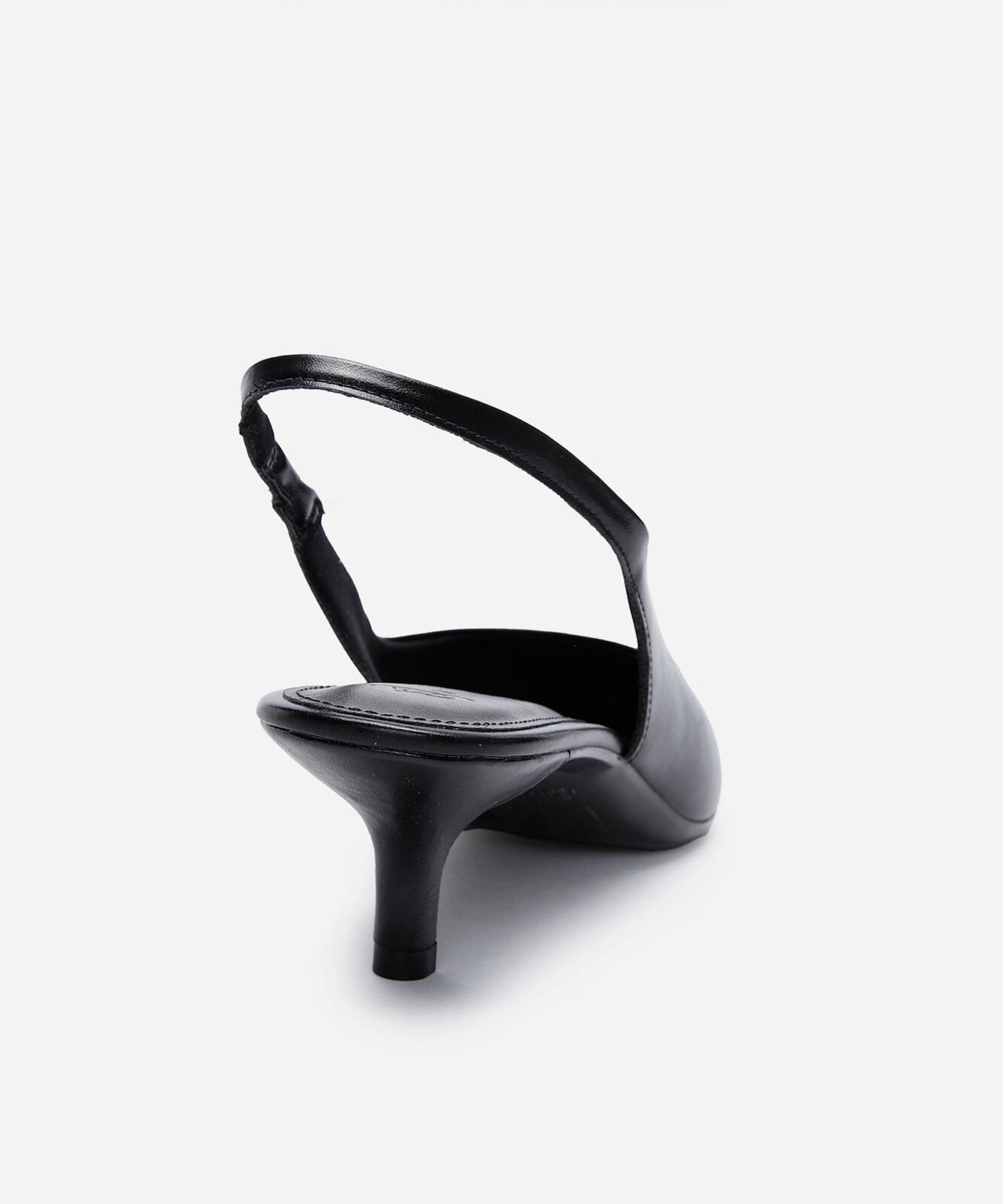 scarpin fino salto baixo oneself preto
