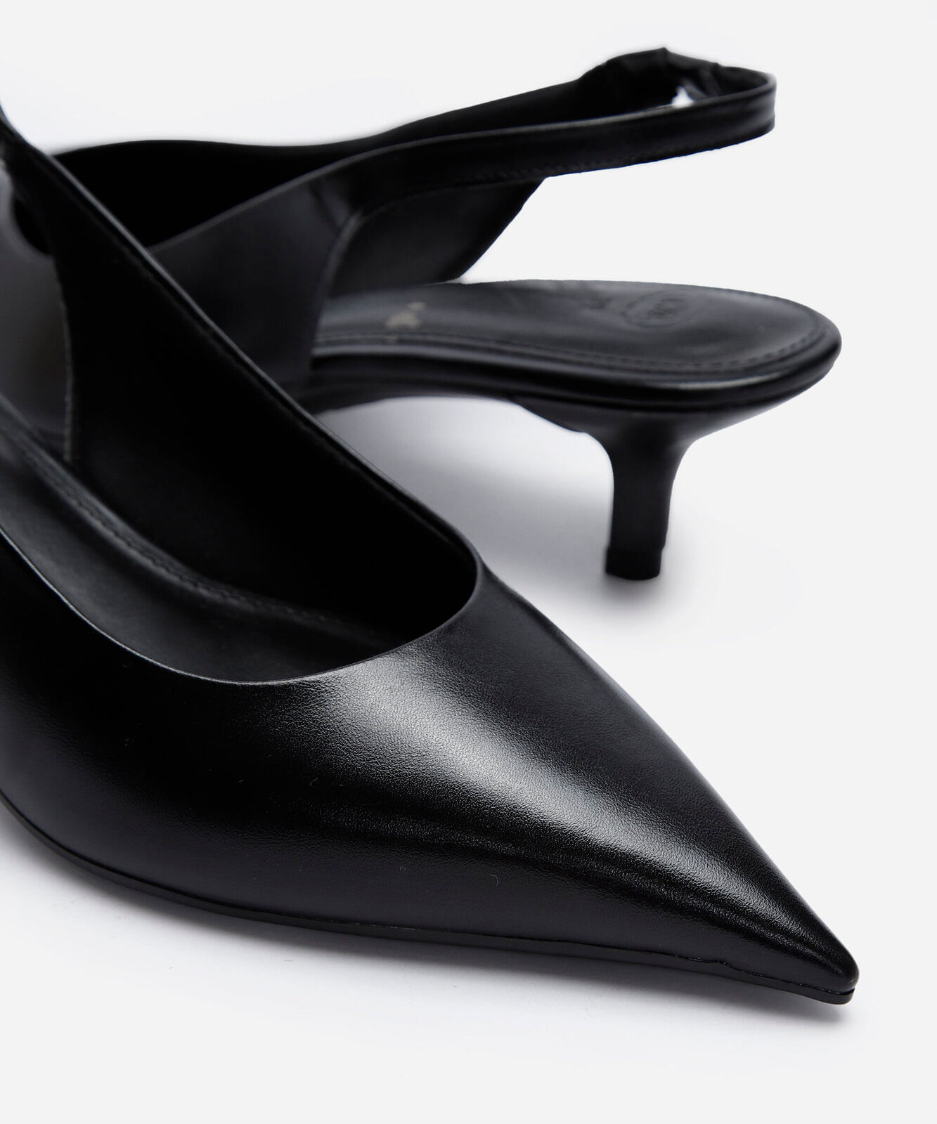 scarpin fino salto baixo oneself preto