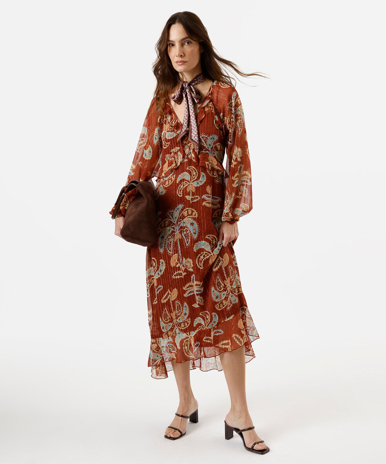 vestido midi feminino de chiffon com lurex e babados folhagens marrom