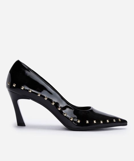 scarpin bico fino salto fino com tachas preto