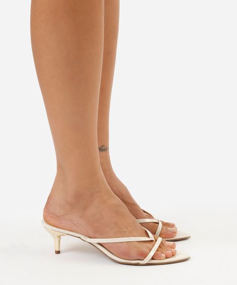 tamanco bico fino salto baixo off white