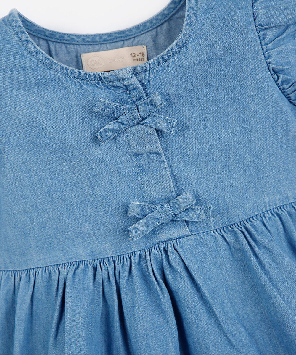 vestido infantil jeans com laços azul