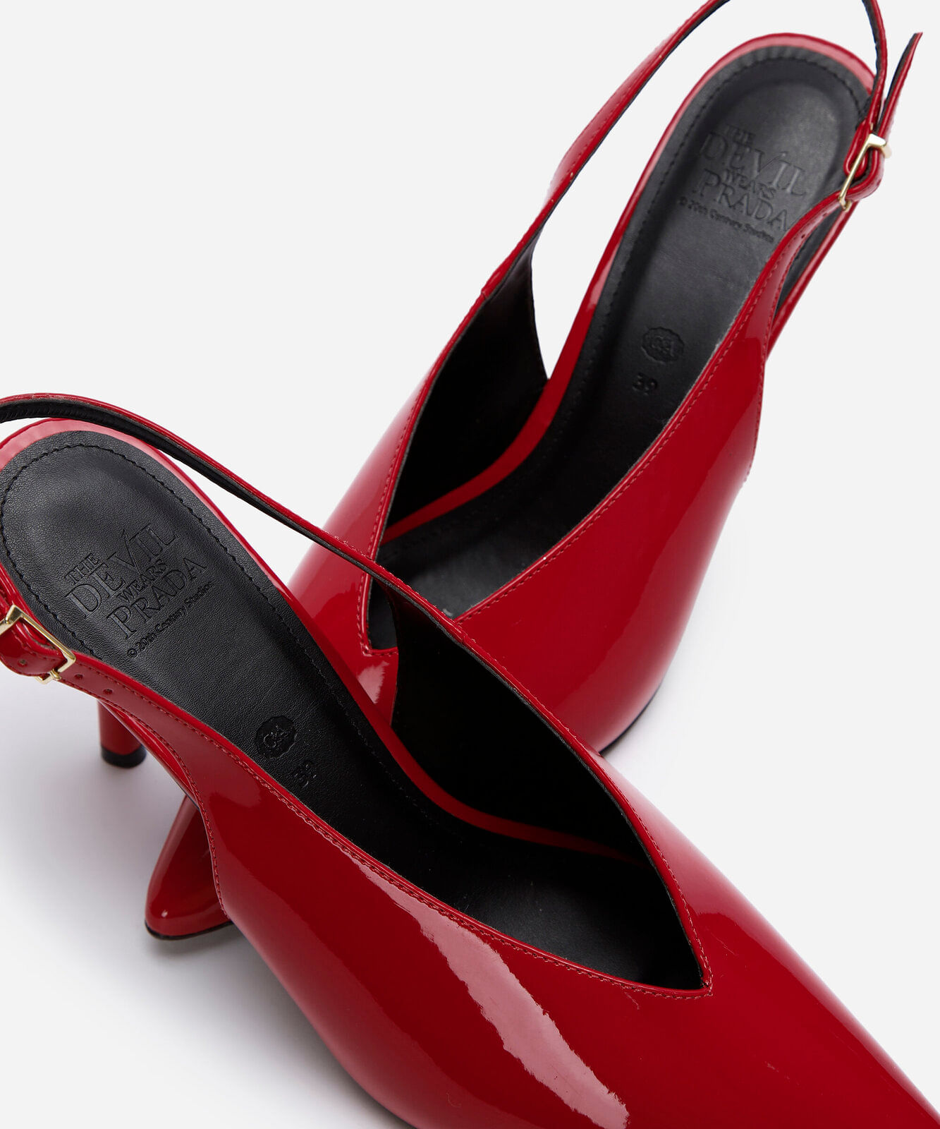 scarpin slingback bico fino salto fino o diabo veste prada vermelho