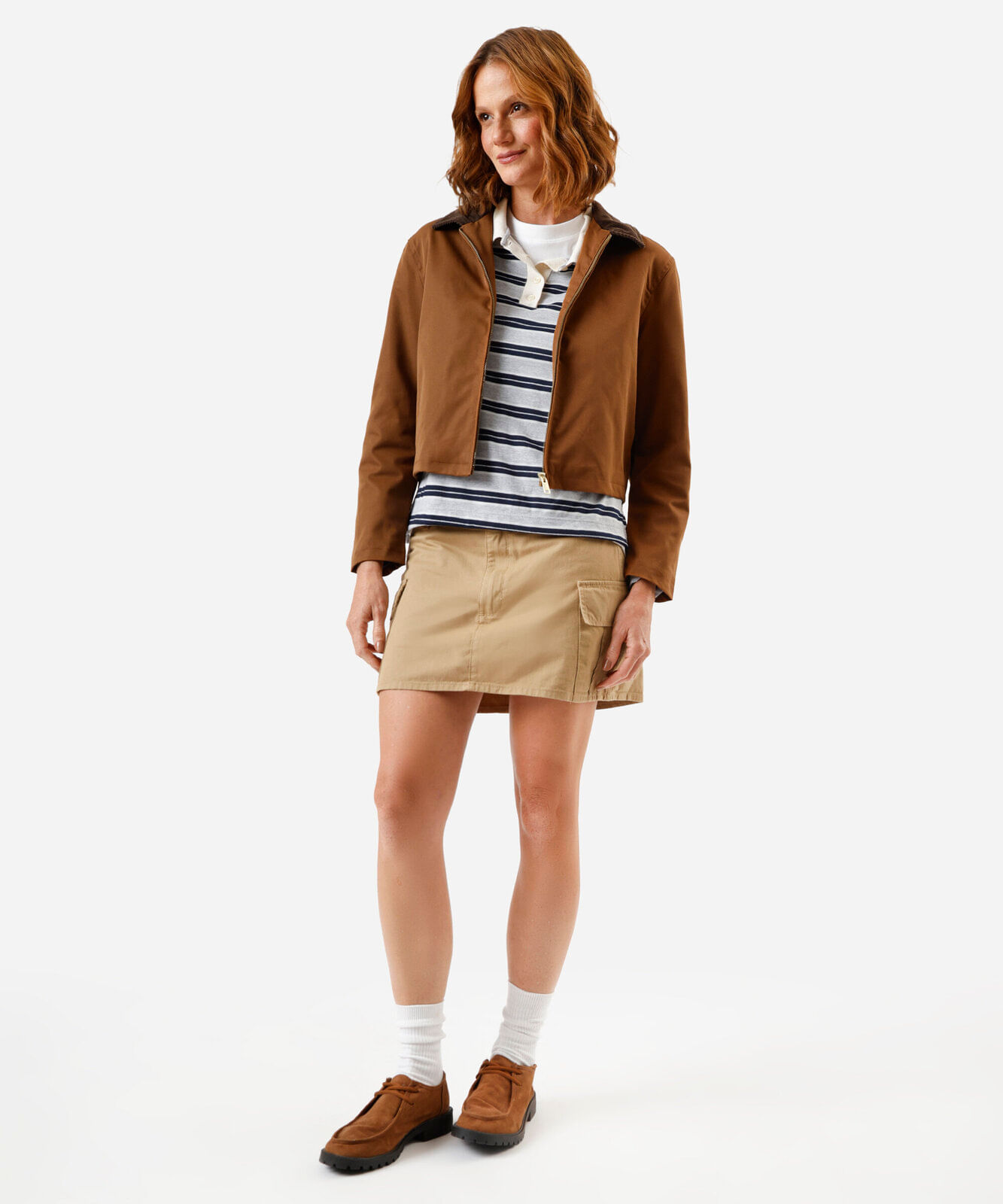 jaqueta cropped feminina com gola cotelê marrom
