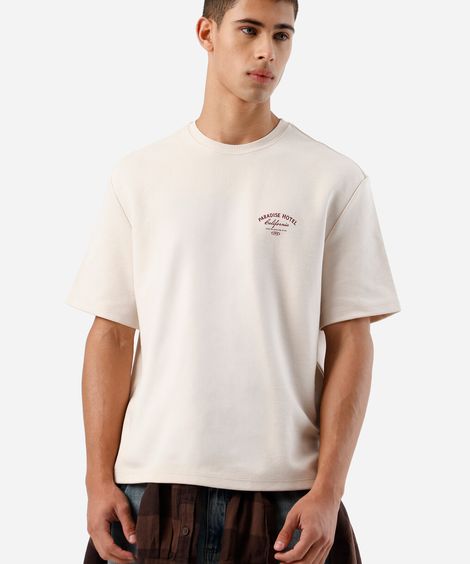 camiseta box fit masculina manga curta estampada bege