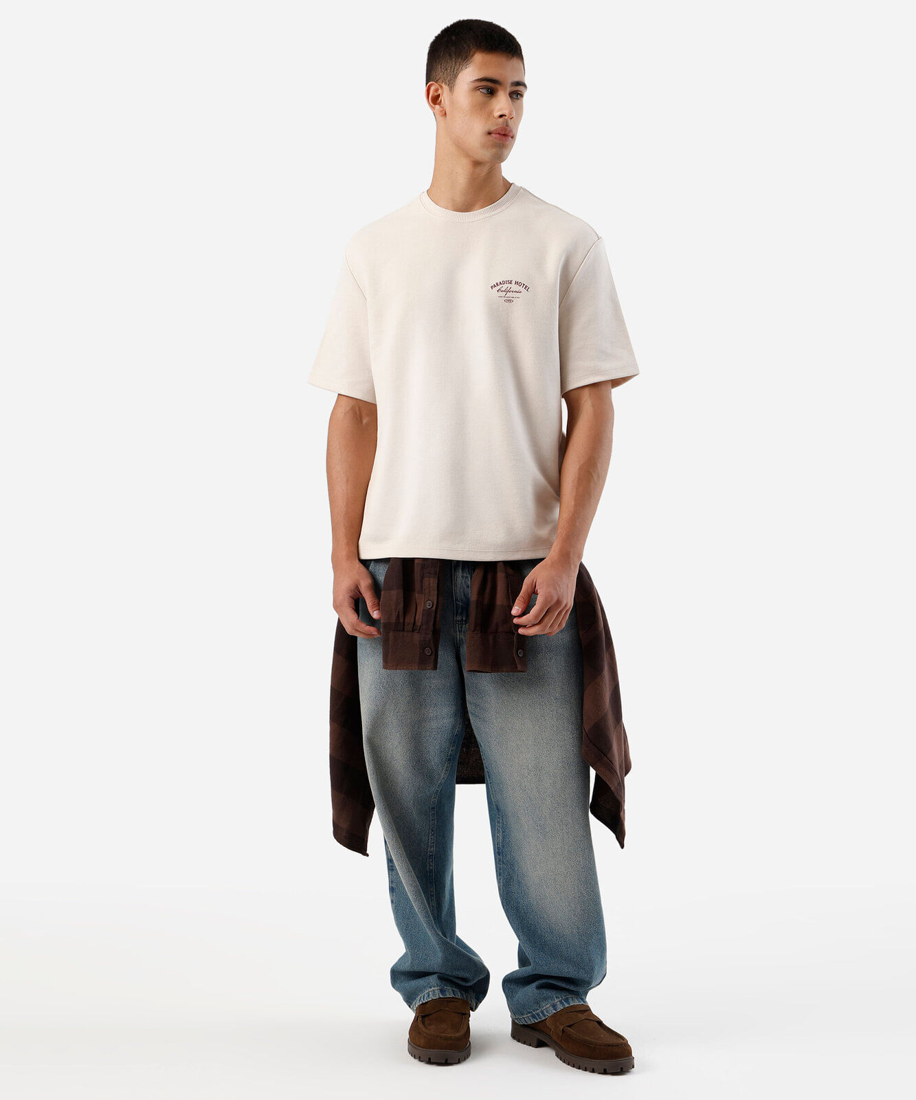 camiseta box fit masculina manga curta estampada bege