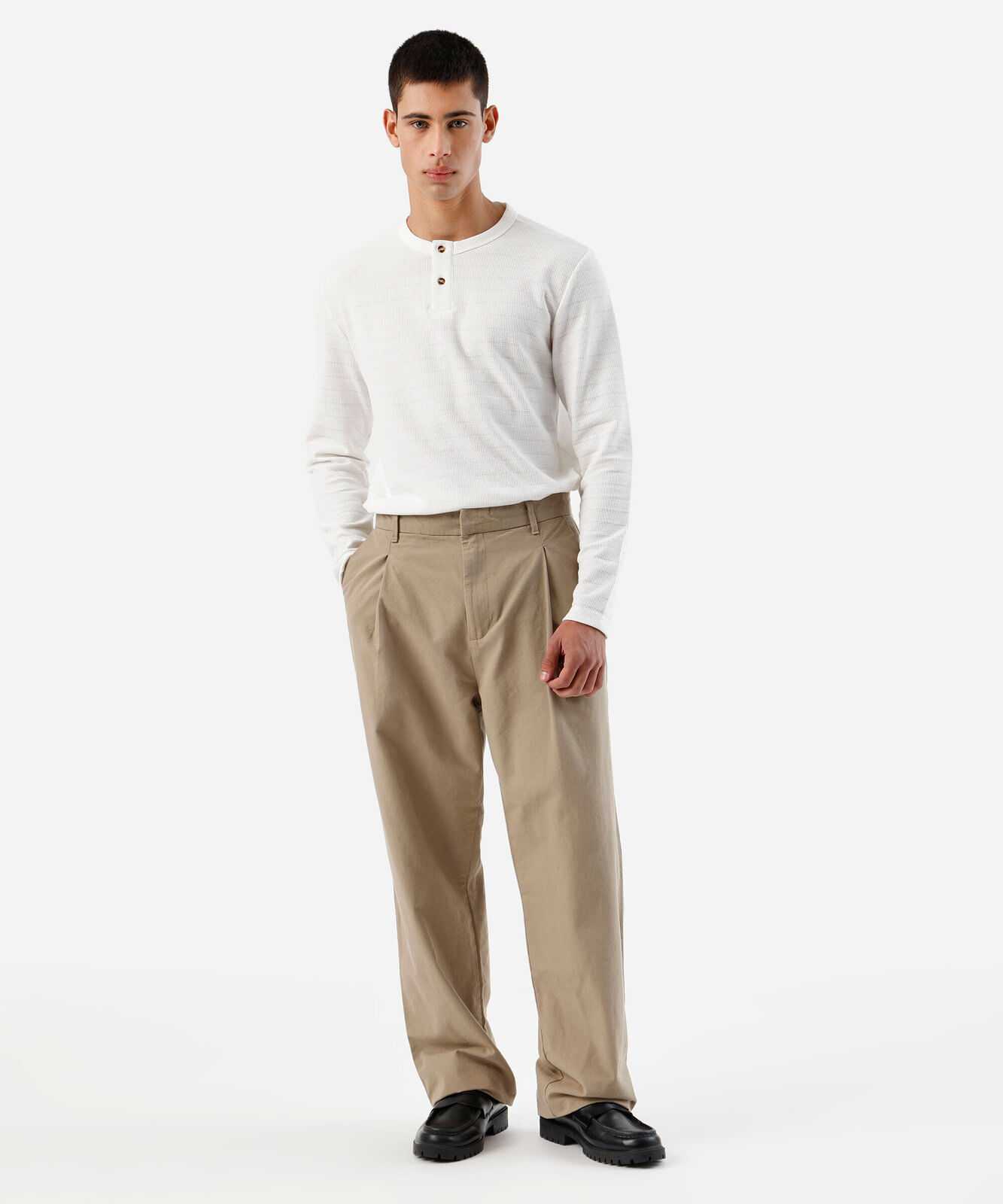 camiseta masculina texturizada com manga longa off white