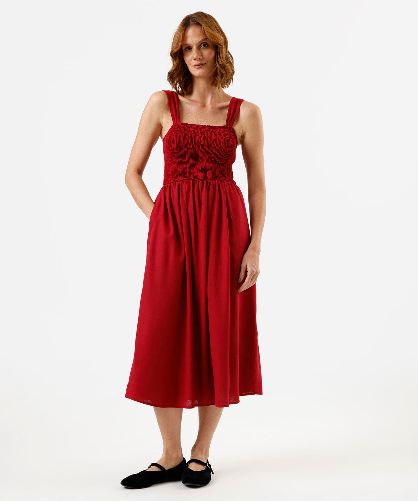 vestido midi feminino com linho franzido vinho