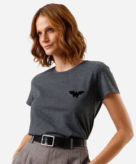 camiseta feminina com algodão manga curta mulher maravilha cinza