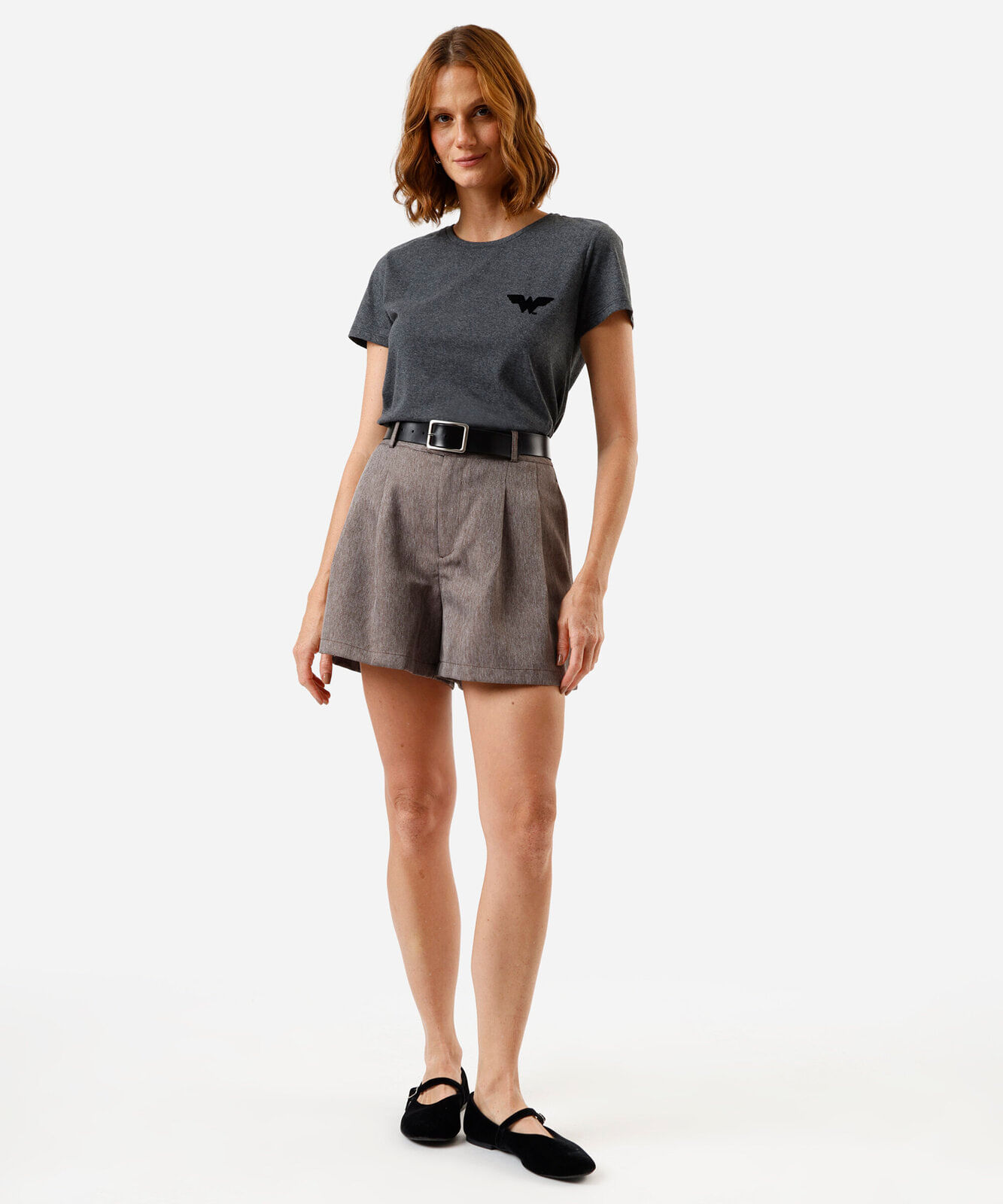 camiseta feminina com algodão manga curta mulher maravilha cinza