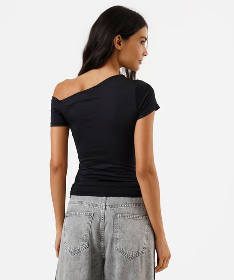 blusa feminina manga curta assimétrica em malha preta