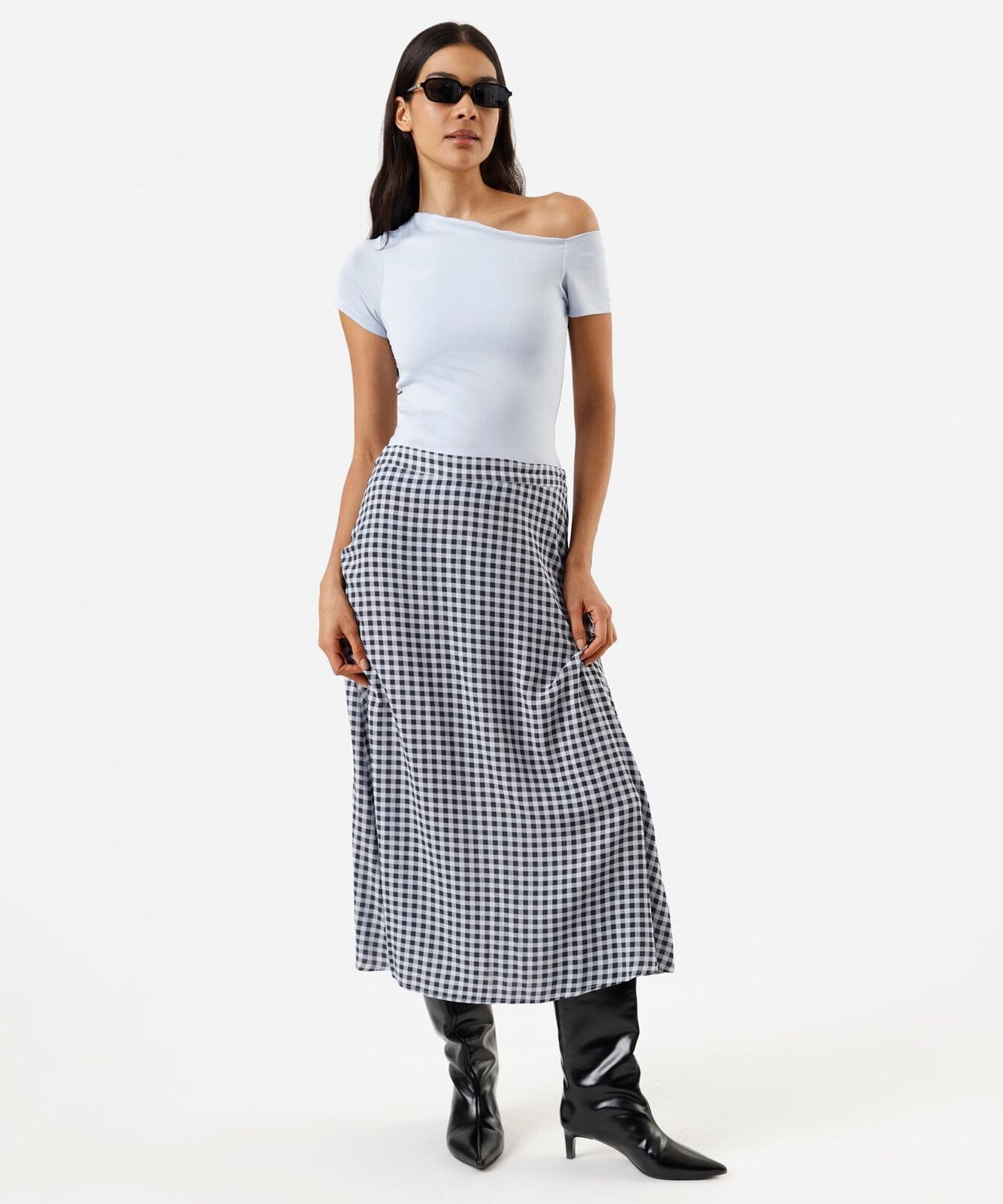 blusa feminina manga curta assimétrica em malha azul