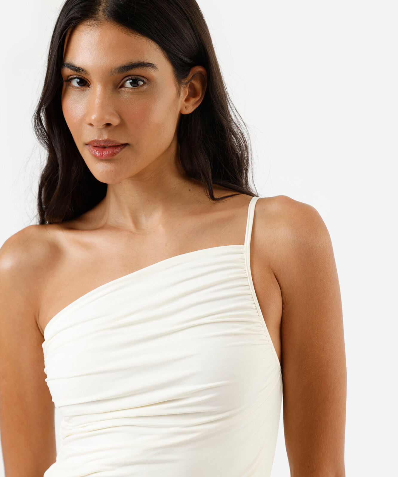 blusa ombro único feminina franzida assimétrica bege