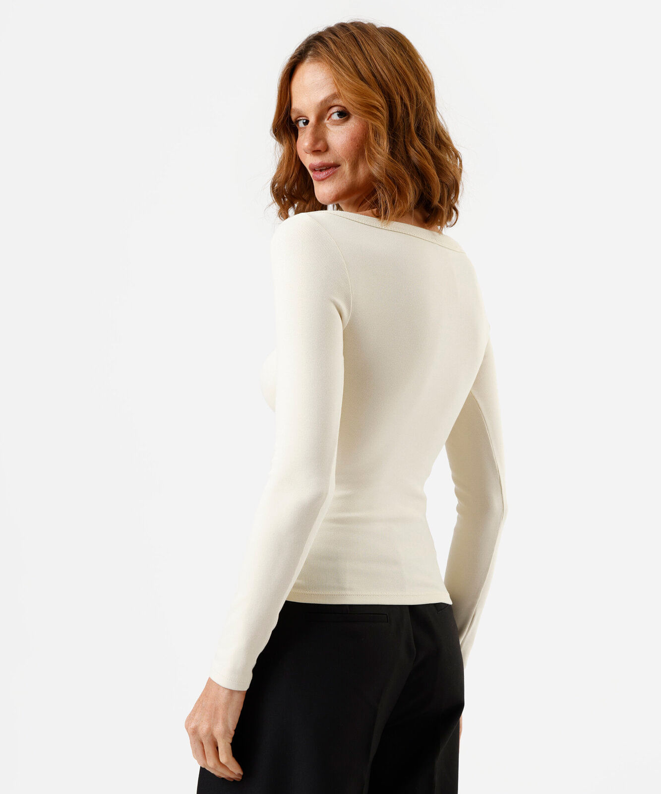 blusa feminina de algodão decote canoa manga longa canelada bege