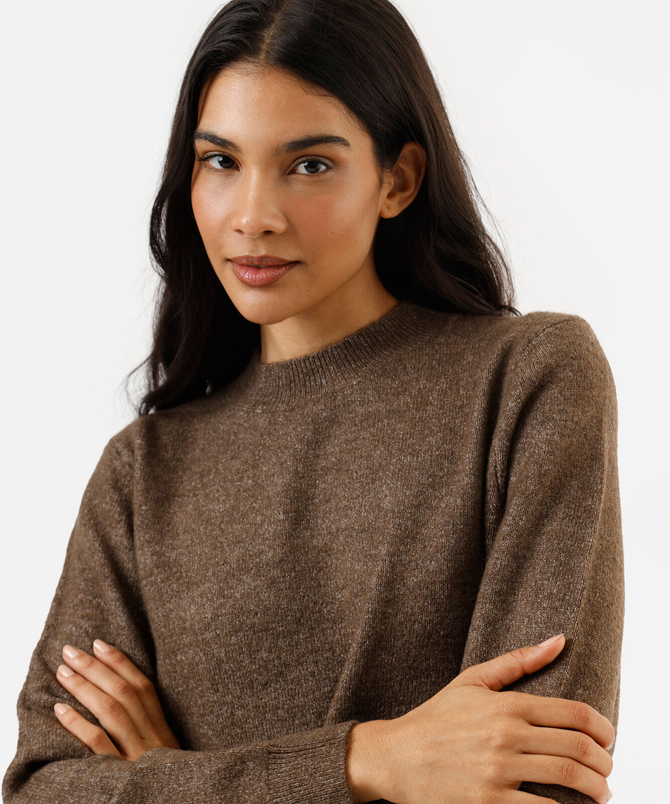 suéter básico feminino cropped de tricot marrom