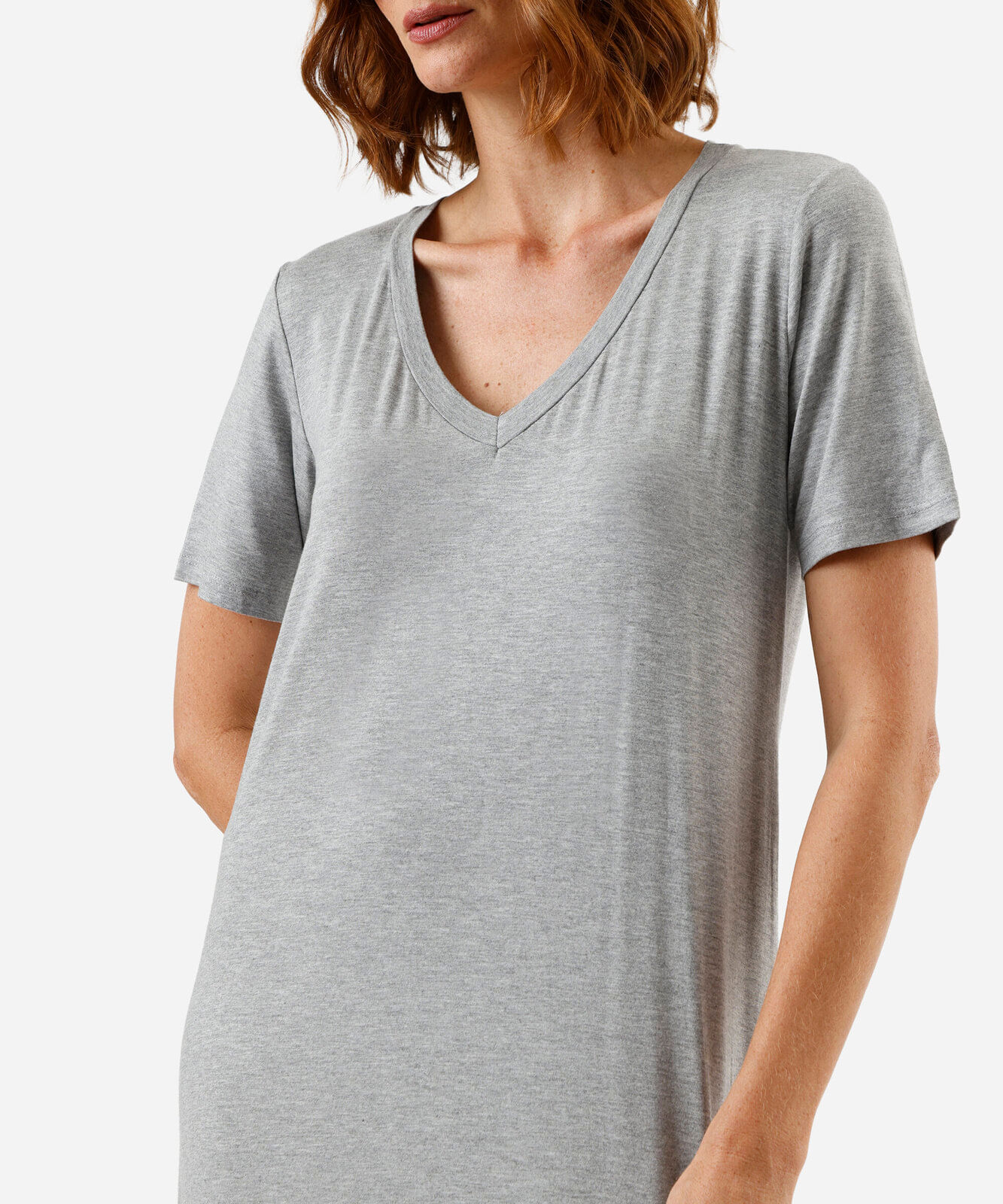 vestido midi básico de viscose decote v cinza