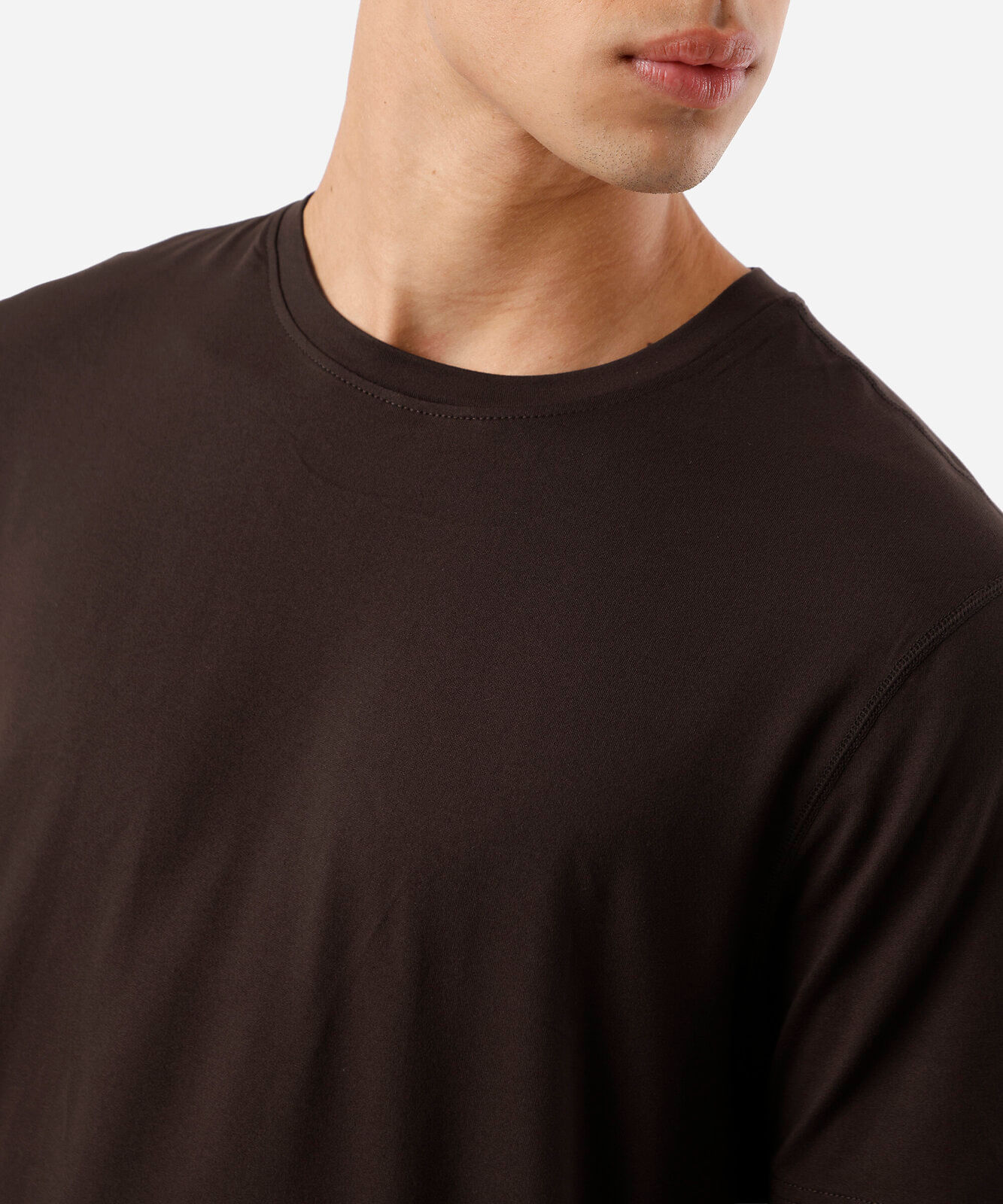camiseta masculina manga curta marrom