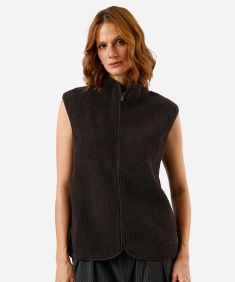 colete feminino de sherpa gola alta com zíper marrom