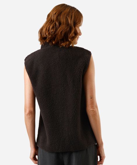 colete feminino de sherpa gola alta com zíper marrom