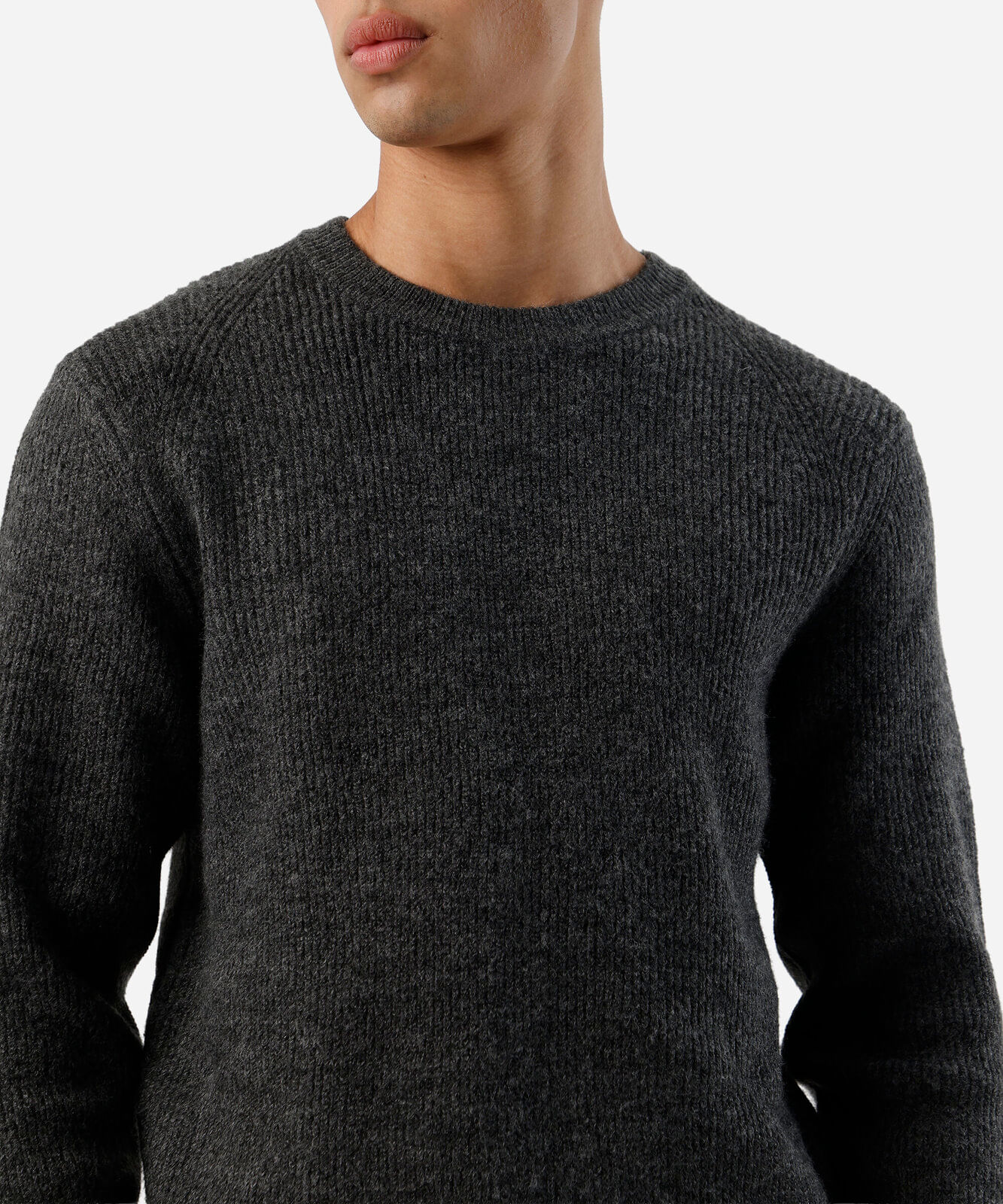 suéter masculino de tricot canelado cinza
