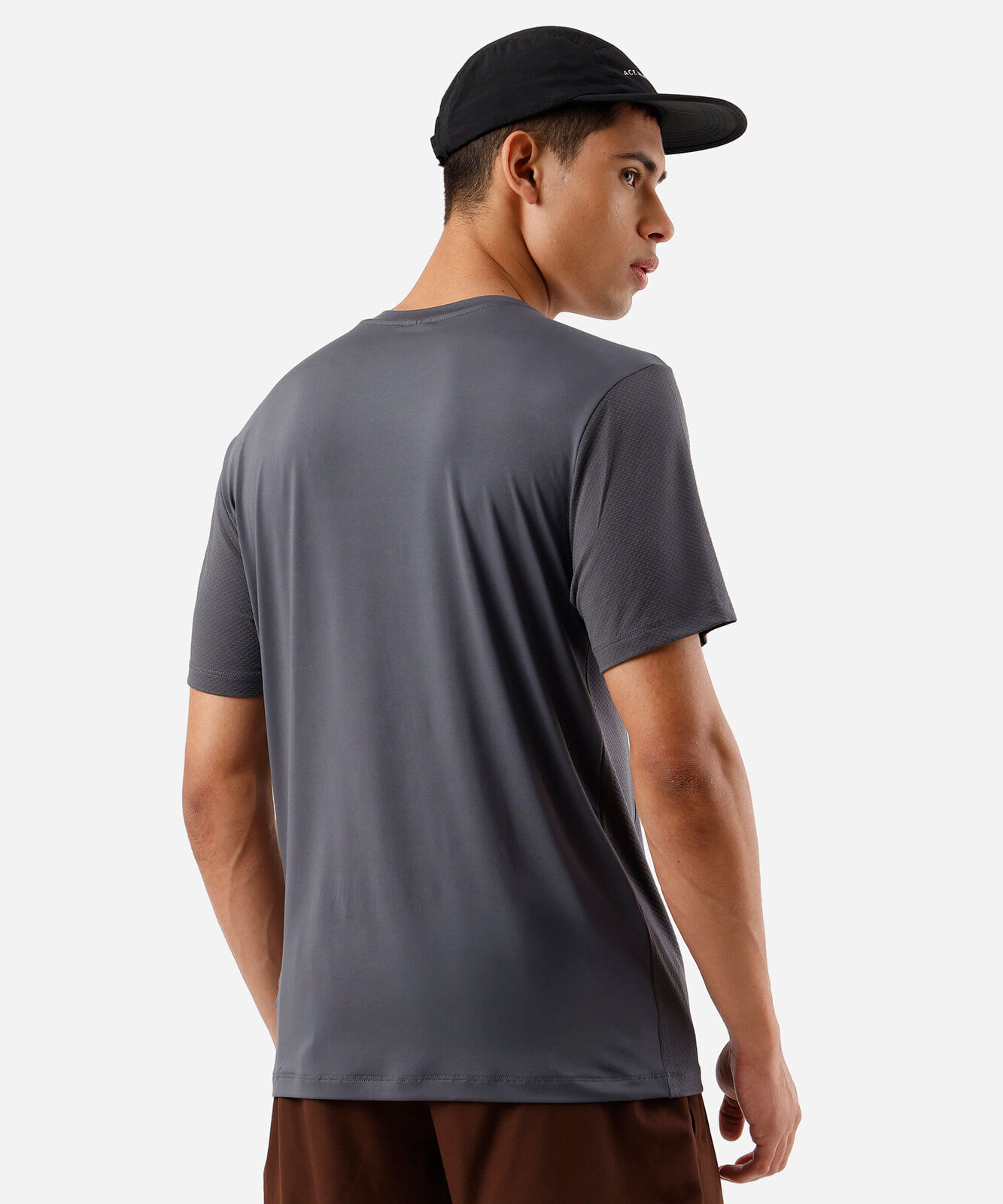 camiseta esportiva slim masculina manga curta com recortes cinza
