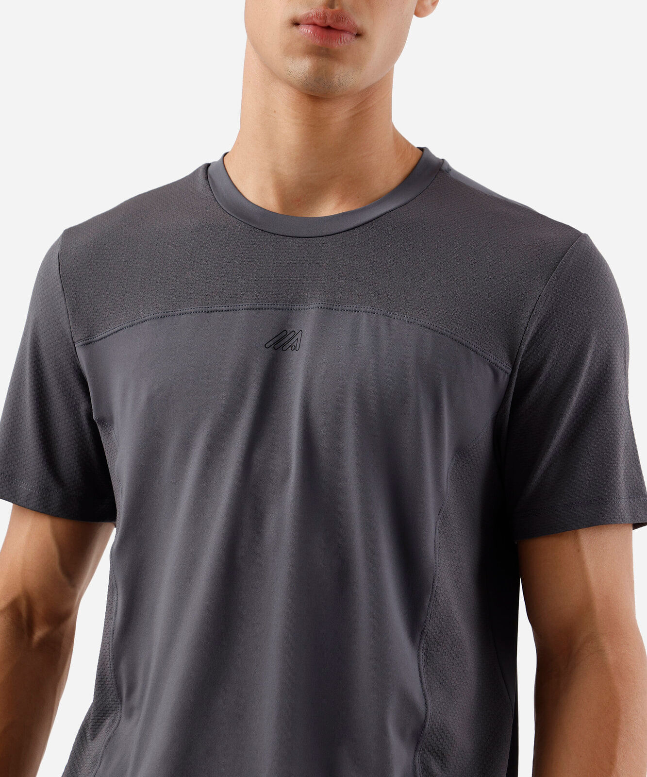 camiseta esportiva slim masculina manga curta com recortes cinza