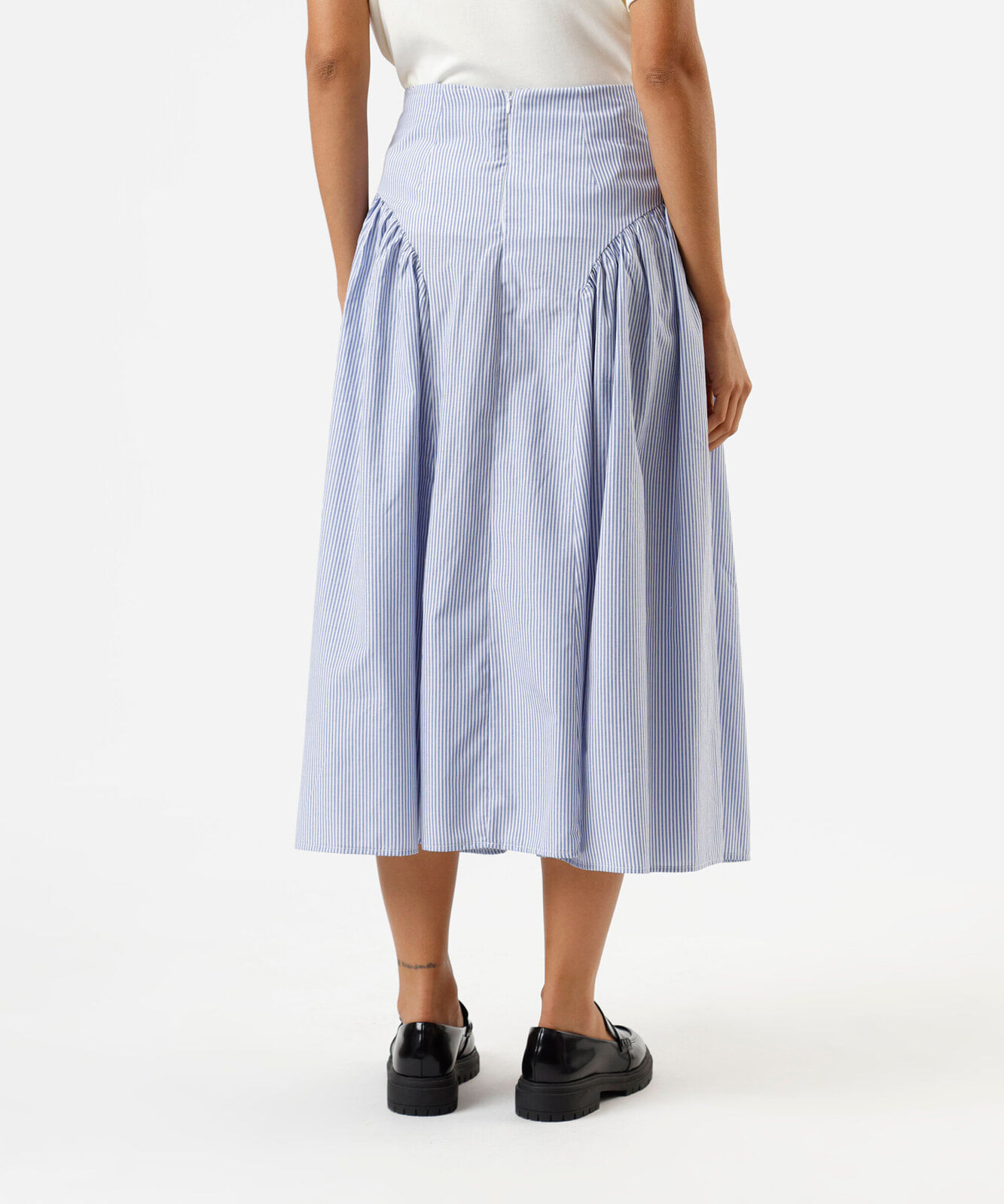 saia midi feminina com recortes e franzidos listrada azul