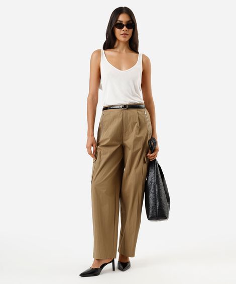 calça barrel feminina com pregas e bolsos cargo marrom
