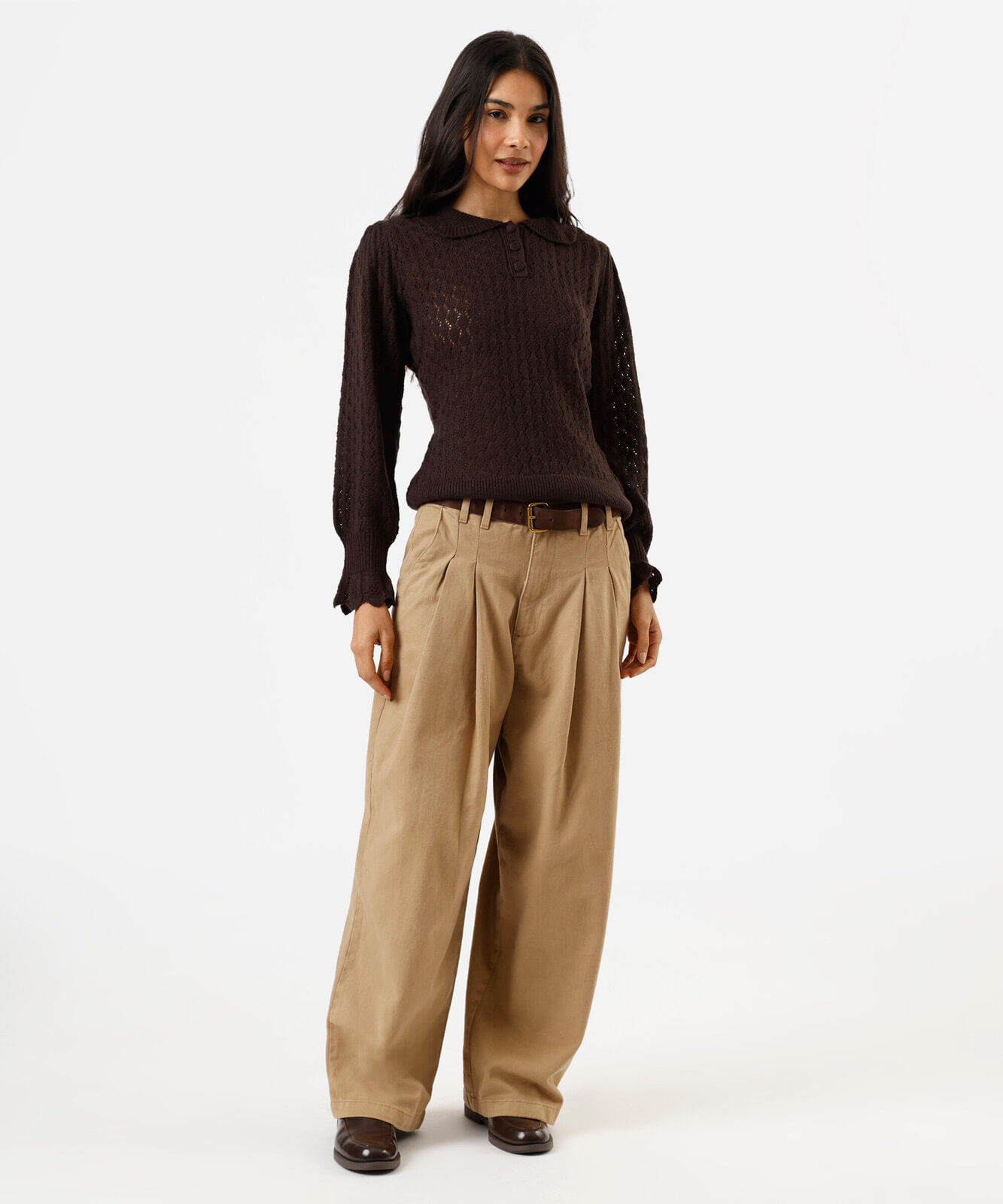 suéter feminino de tricot com gola marrom