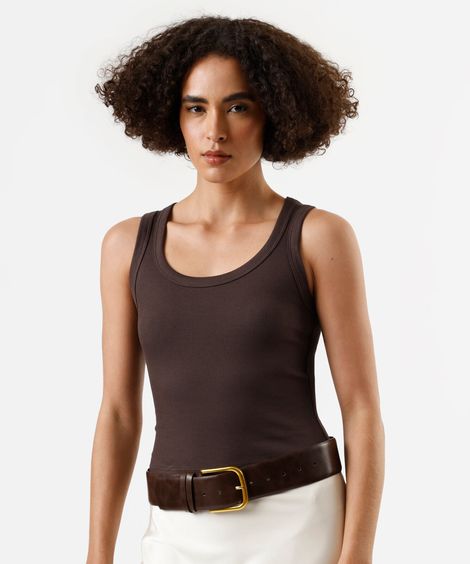 regata feminina de algodão decote redondo canelada marrom