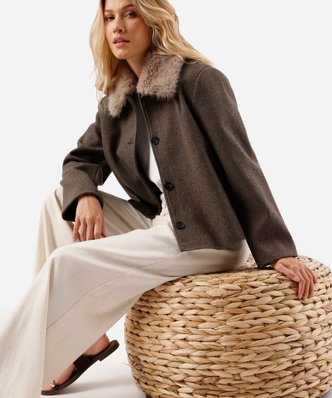 jaqueta feminina gola de pelúcia texturizada marrom