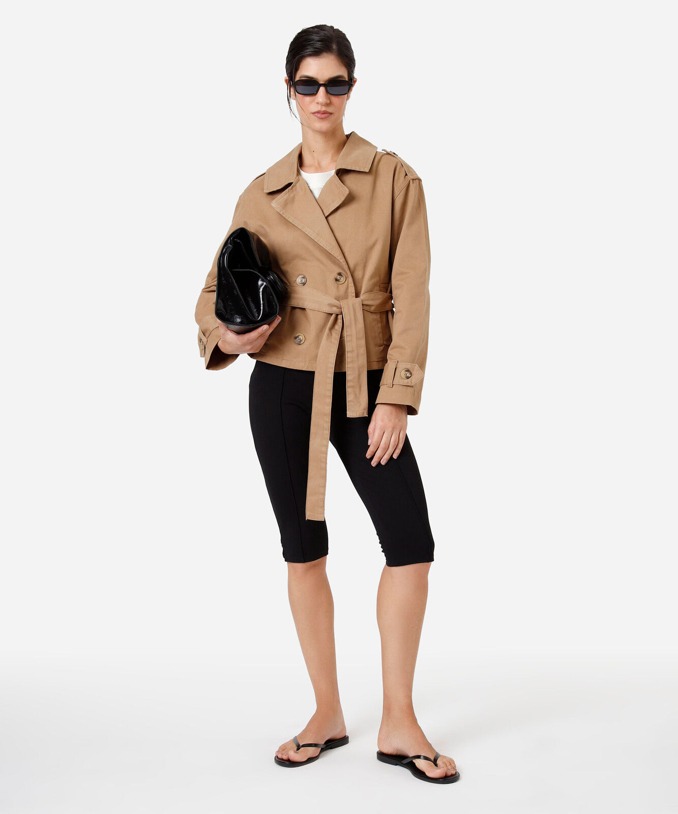 casaco trench coat curto feminino de sarja bege