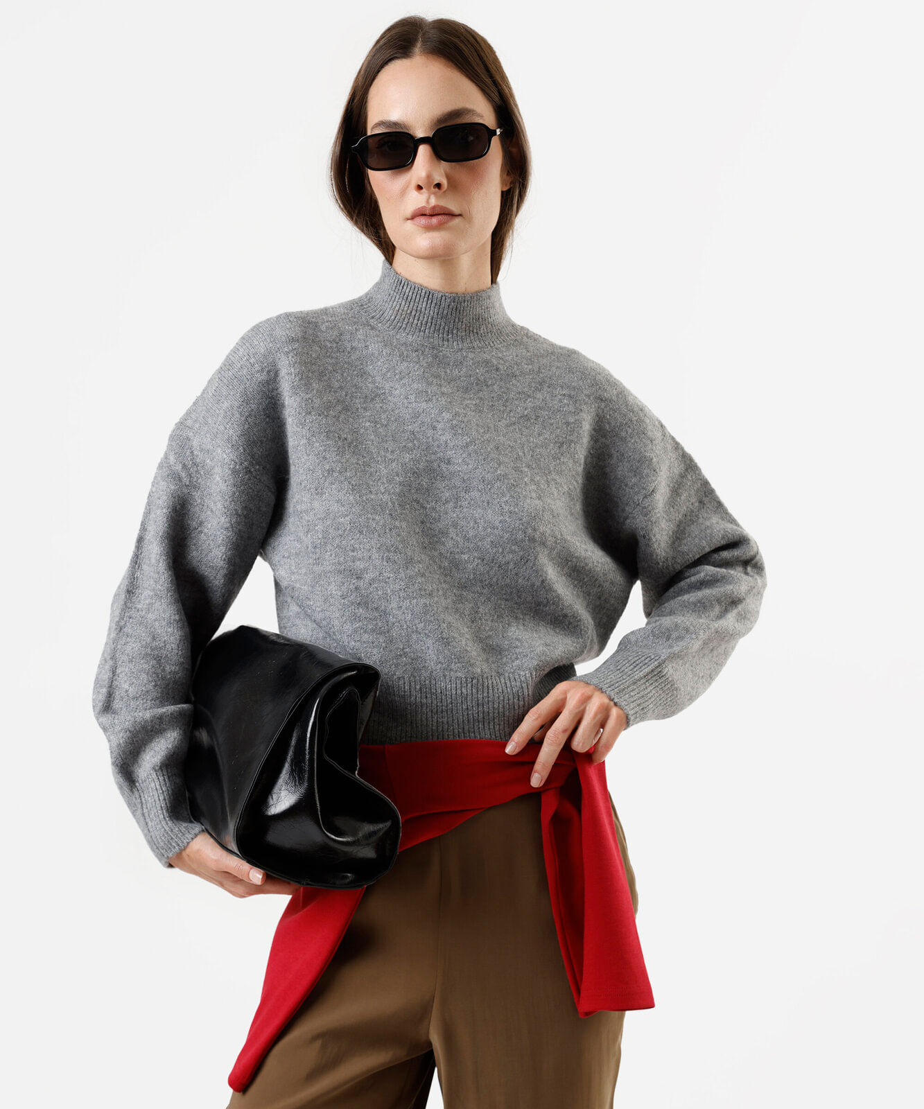 suéter oversized feminino de tricot gola alta cinza