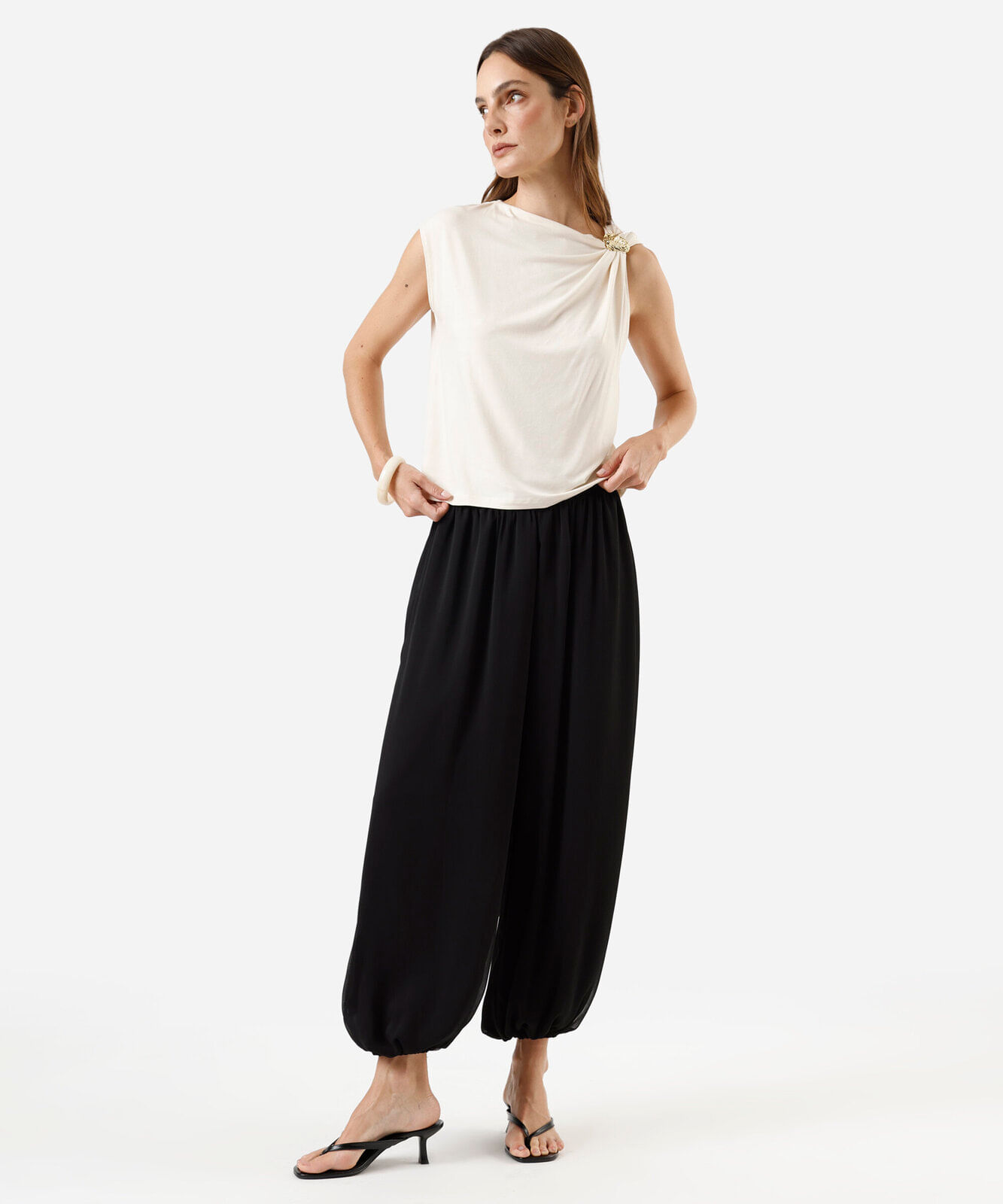 blusa feminina de viscose com fivela orgânica bege