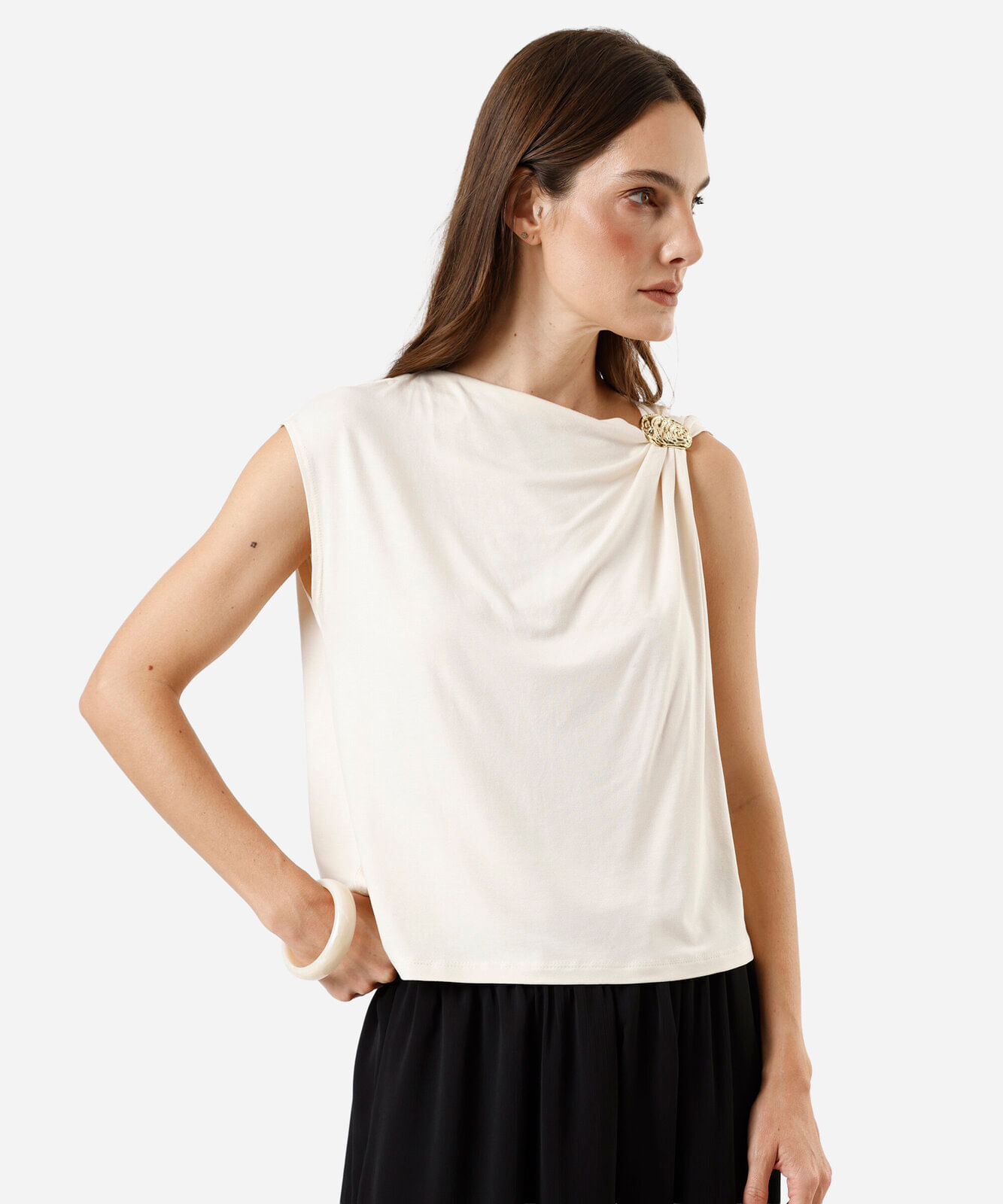 blusa feminina de viscose com fivela orgânica bege