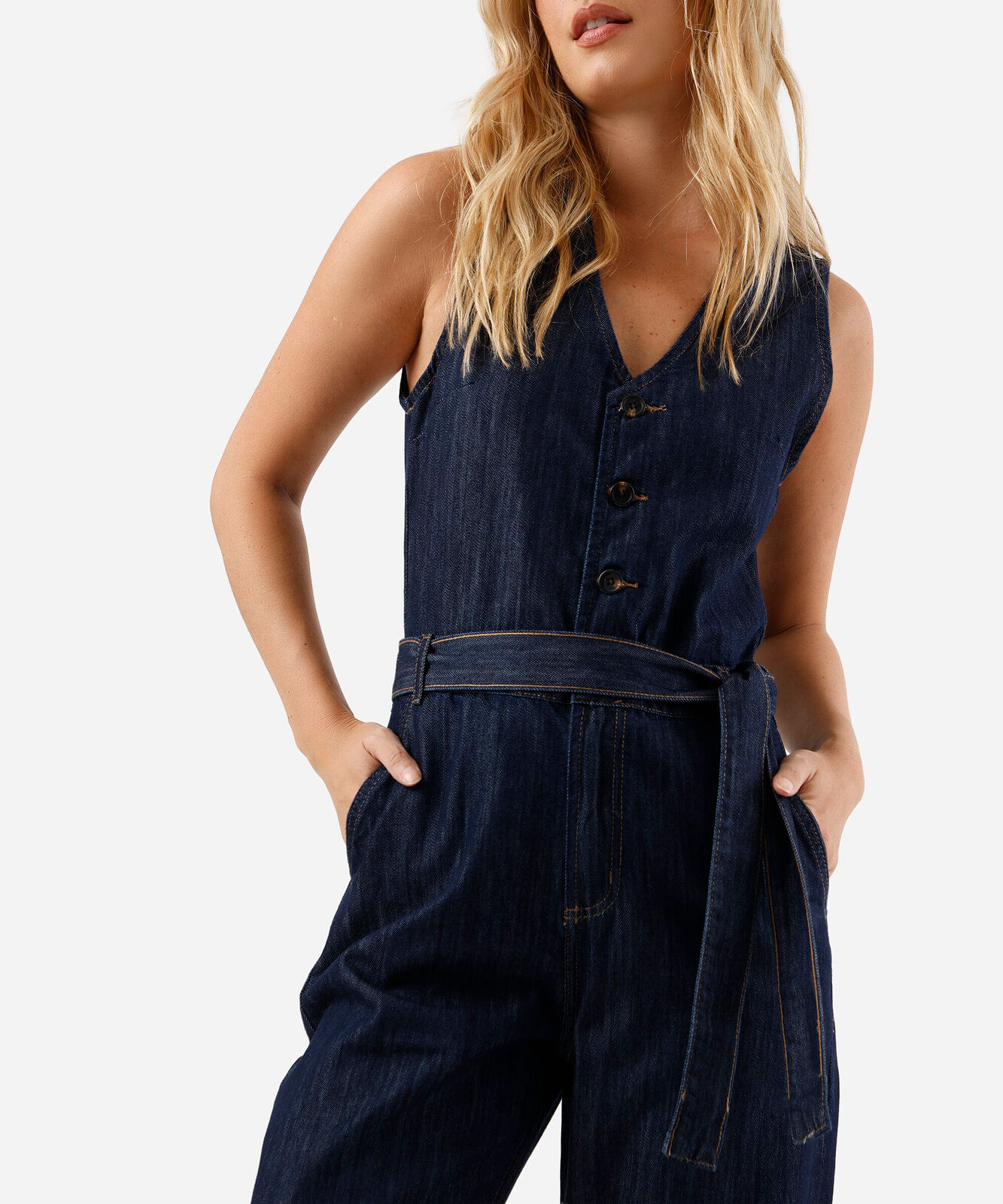 macacão feminino jeans decote v com cinto azul